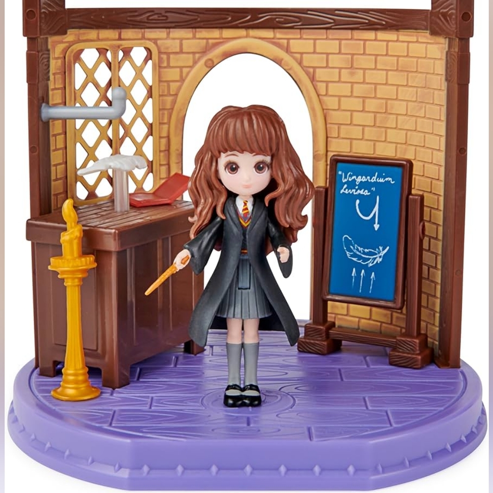 NIB: Wizarding World, Magical Minis Charms Classroom with Hermione